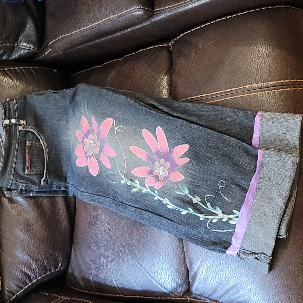 Rosy Love's Floral/Glitter/Crystal Embellished Capri's w/Conv. Satin Cuffs
